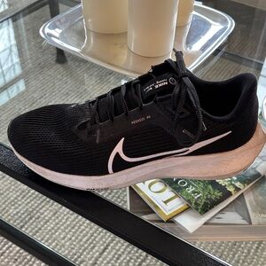 Nike Women's Pegasus 40 Black and White Athletic Shoes